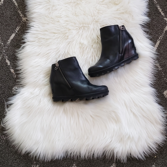 Sorel Shoes - Black Sorel wedge boots